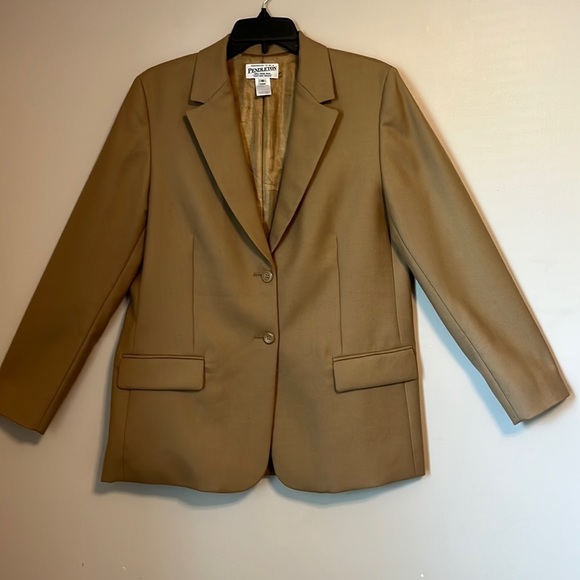Pendleton Jackets & Blazers - Pendleton Vintage 100% virgin wool double button camel blazer, size medium.